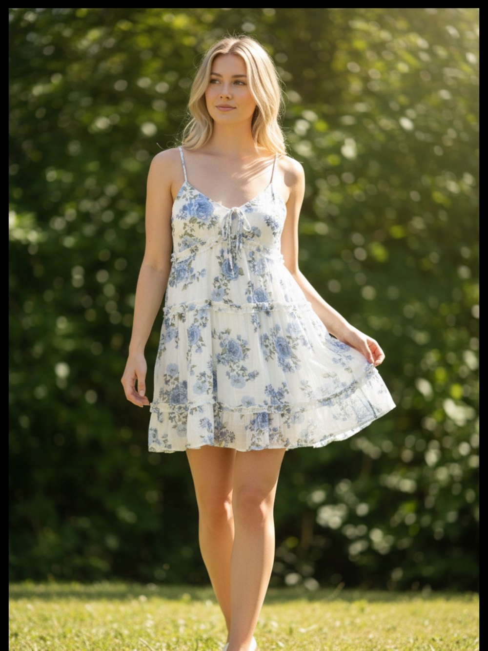 👗Altered state floral Tiered Spaghetti-Strap Sundress in White and Light Blue
